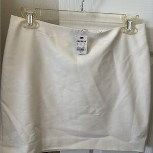 Express Cream Mini Skirt